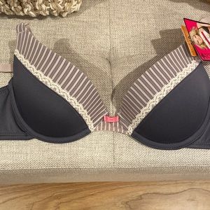 Lily of France bra 34a